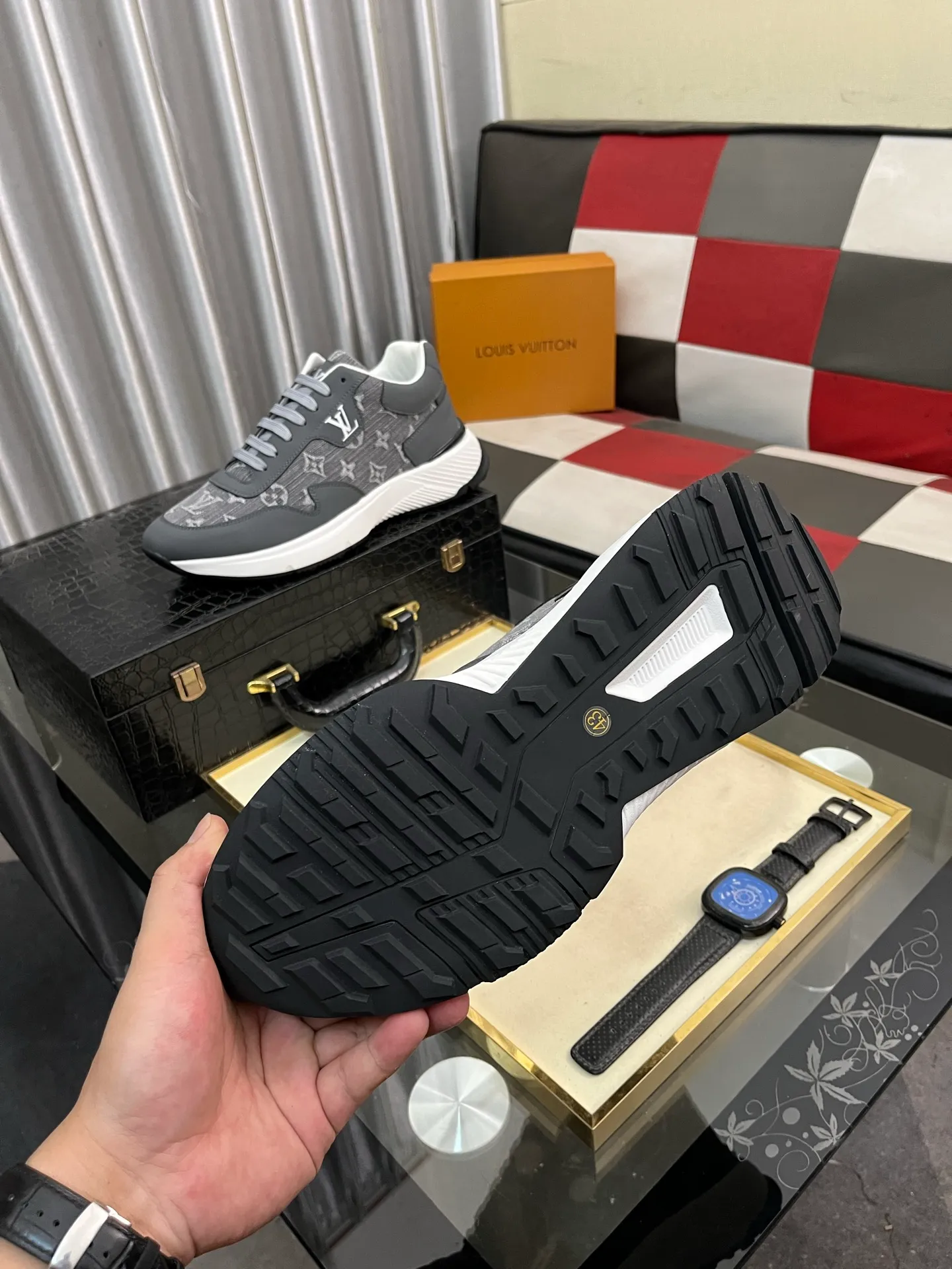 Men's shoes 💰458⌚️⌚️【LOUlS VUlTTON】Louis Vuitton ~ unique and casual style. LV counter purchasing 🏃casual shoes😍😍 are on sale at the men's counter at the same time. Italian imported brands select top-layer Italian cowhide. 🐑Sheepskin lining (refuses to discolor and grind feet) Sole: Original sole specially provided by the original factory 🎬Better in kind Code number: 38-444⃣️Color selection